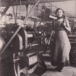 Frauen mit Hammer (2)